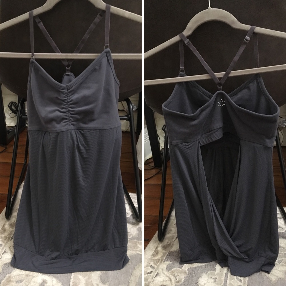 Worn once💜Beyond yoga tank with built in bra
